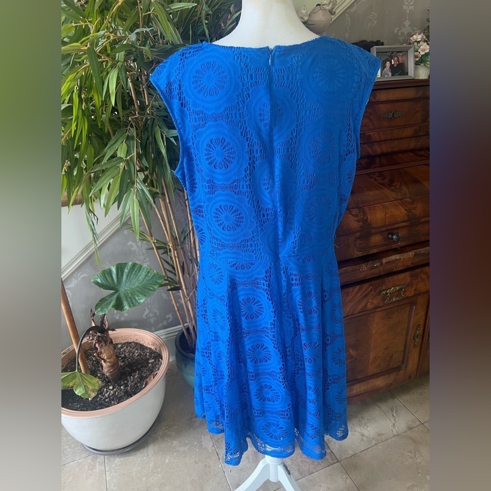 London Style collection, woman, 16 W ladies, royal blue crewneck, crochet dress - Picture 8 of 13